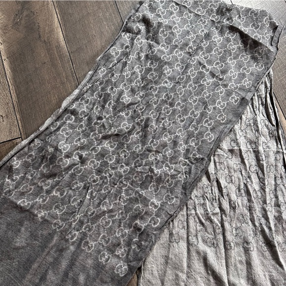 Gucci GG Logo Wool Blend Scarf - Picture 9 of 9